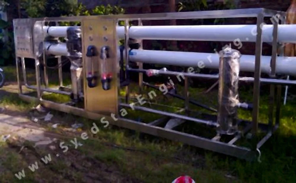 Frame-mounted reverse osmosis water treatment plant
